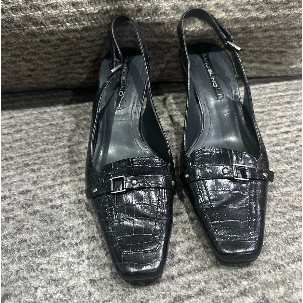 Bandolino Croc Embossed Leather Sling Back with silver hardware/buckle, EUC!